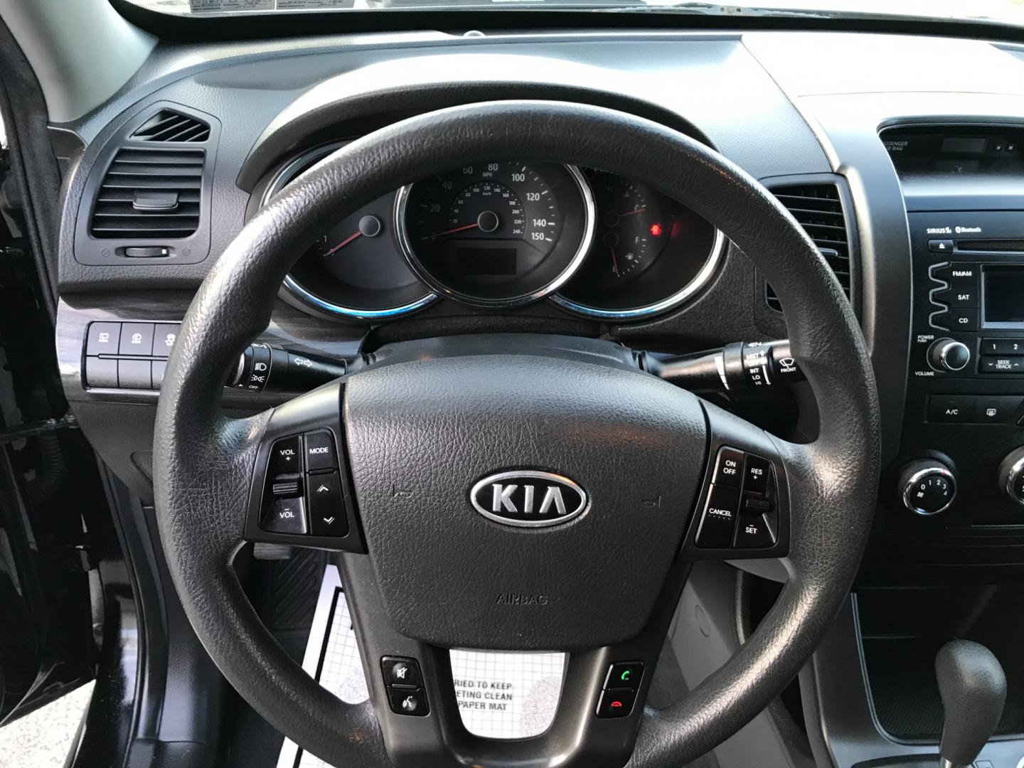 2011 Black /Gray Kia Sorento LX (5XYKT3A10BG) with an 2.4 V4 engine, Automatic transmission, located at 577 Chester Pike, Prospect Park, PA, 19076, (610) 237-1015, 39.886154, -75.302338 - Photo#11